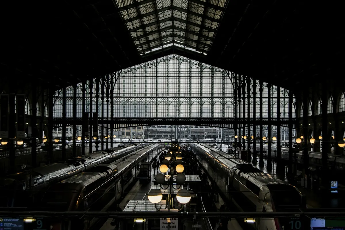 Hall d’une gare à Paris, photographie publiée en 2017