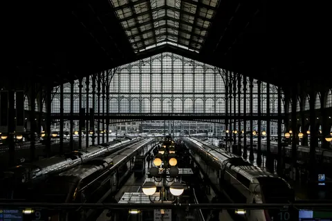 Hall d’une gare à Paris, photographie publiée en 2017