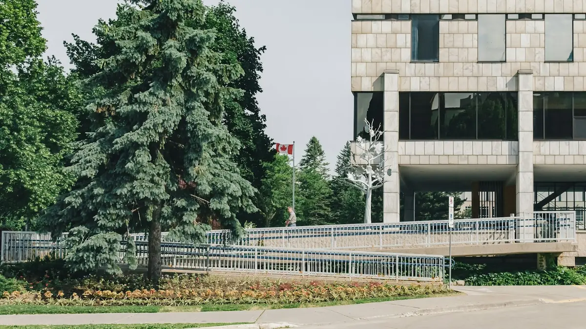 Rampe extérieure devant un bâtiment à London au Canada