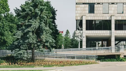 Rampe extérieure devant un bâtiment à London au Canada