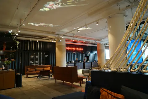 Réception d’un hôtel à Helsinki, photographiée en 2019